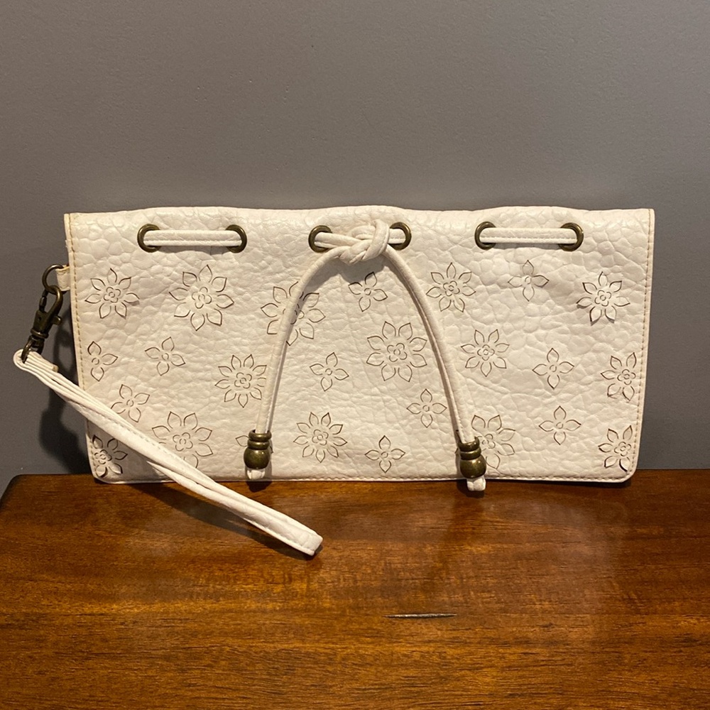 Jessica Simpson clutch